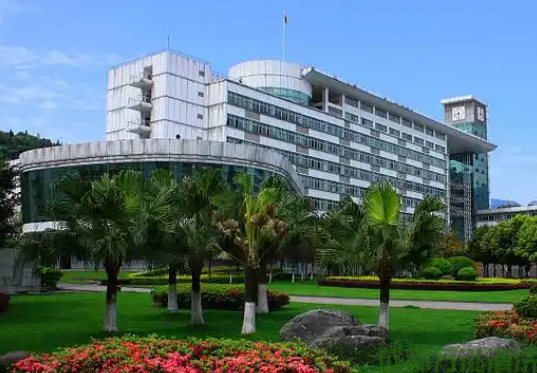 2025年7月28日雅安某大学食堂厨房油烟机和烟道清洗案例